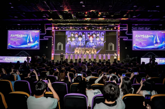 雕像定格了 雕像定格了